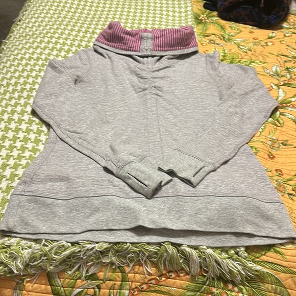 Lululemon In A Cinch Long Sleeve TeeHeathered Light Grey / Classic Stripe - Picture 9 of 12